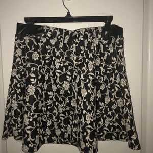 Black and white mini skirt!
